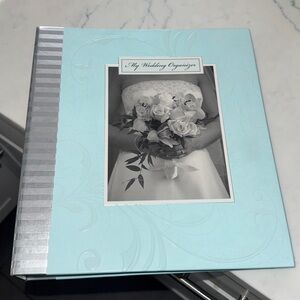 Functional Wedding Organizer,3 ring notebook,8.5 X 11, with pockets & categories